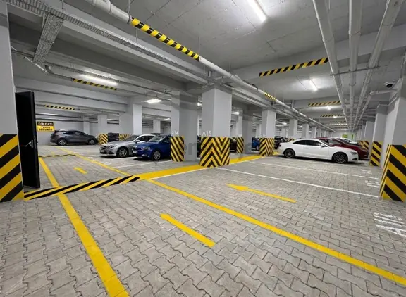 Alaçatı'dan İncek'te Geniş Otoparklı Site İçinde Satılık 1+1 2