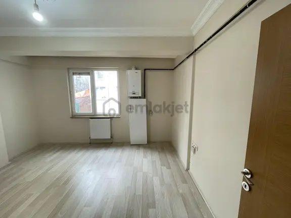 Özbey Emlaktan Zafer Mh Esenli Cd Yakını Geniş Kiralık 1+1 Daire 1