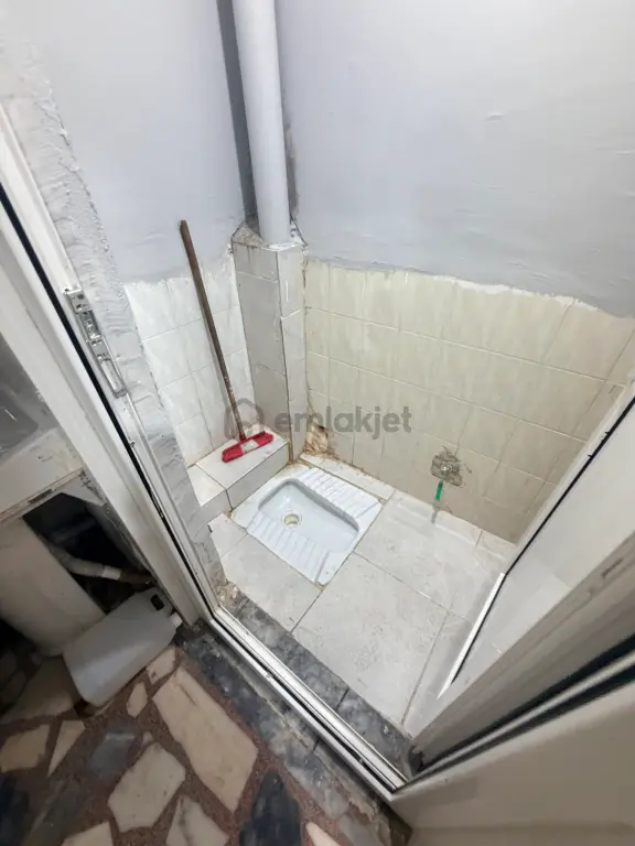 Bağcılar Barbaros'ta 80 M² Kiralık Giriş Kat İşyeri 2