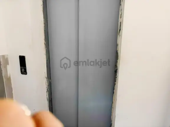 Valilik Yakınında Merkezi Konumda 1+1 Kiralık Daire 2