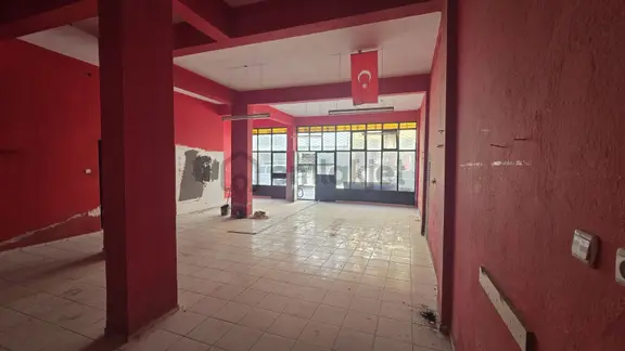 Mevlana'da Yaya Trafiği Yüksek 130 M² Kiralık Dükkan 2