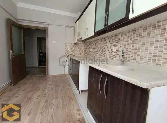 Çiçekli Mah. Gülgün Sokakta Yapılı Satılık 3+1 Daire 2