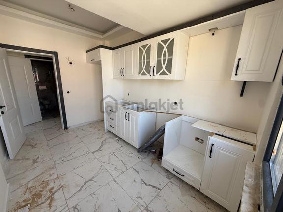 File Market Karşısında Satılık Sıfır Ara Kat 2+1 2