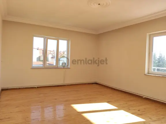 Çorum Merkez Emek Caddesi Üzerinde Acil Satılık 135 M² 3+1 Fırsat Daire! 2