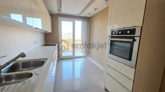 Prestij Sitesi'n De Havuz Manzaralı 3+1 Kiralık Daire 1