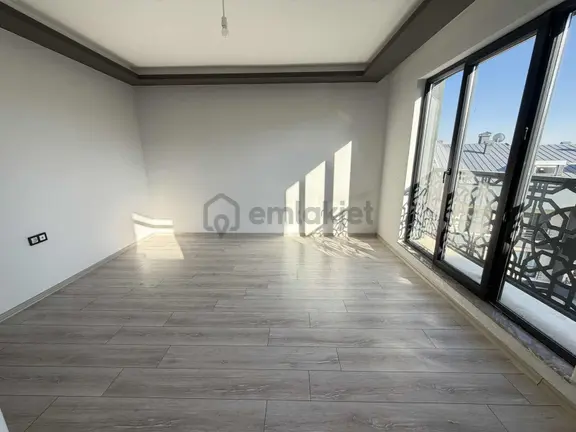 Alaçatı'dan İncek'te Teraslı 3 Banyolu Geniş 4+1 Kiralık Daire 2