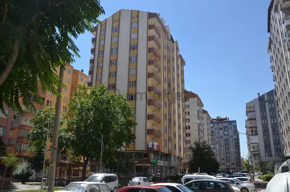 Talha Tozduman'dan Tren Yolu Cad.de Teraslı Çatı Katı 3+1 1
