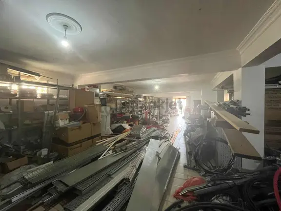 Mehmetoğlu Gayrimenkul'den Satılık Dükkan 200m2 2