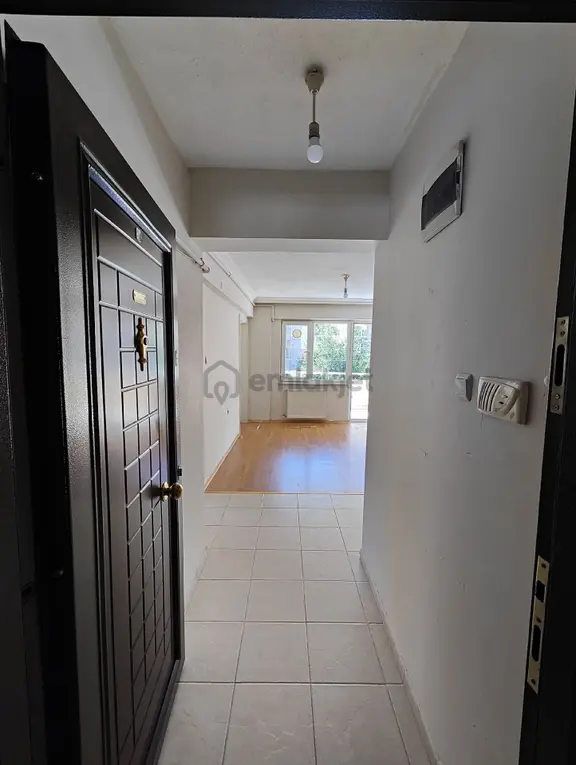 İşlek Cadde Üzerinde Görükle Dumlupınar Mahallesi Kiralık 2+1 Eşyasız Arakat Temiz Daire 2