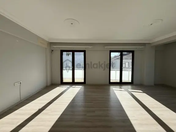 Çarşı Merkez'de 4+1 Garajlı Çatı Dubleks Kiralık Daire 2