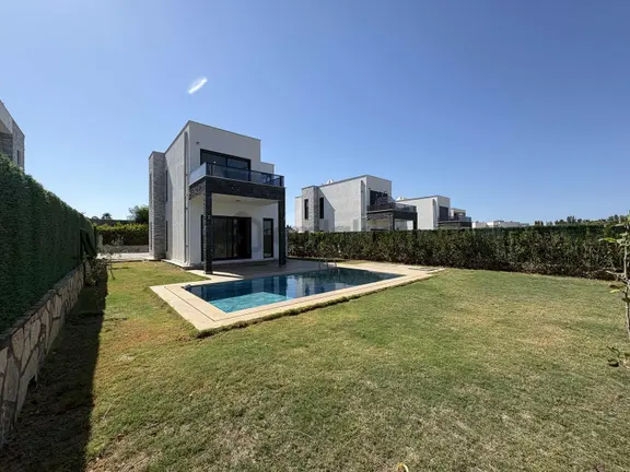 Bodrum Kadıkalesi'nde Sahile Yakın Havuzlu Müstakil Villa 2