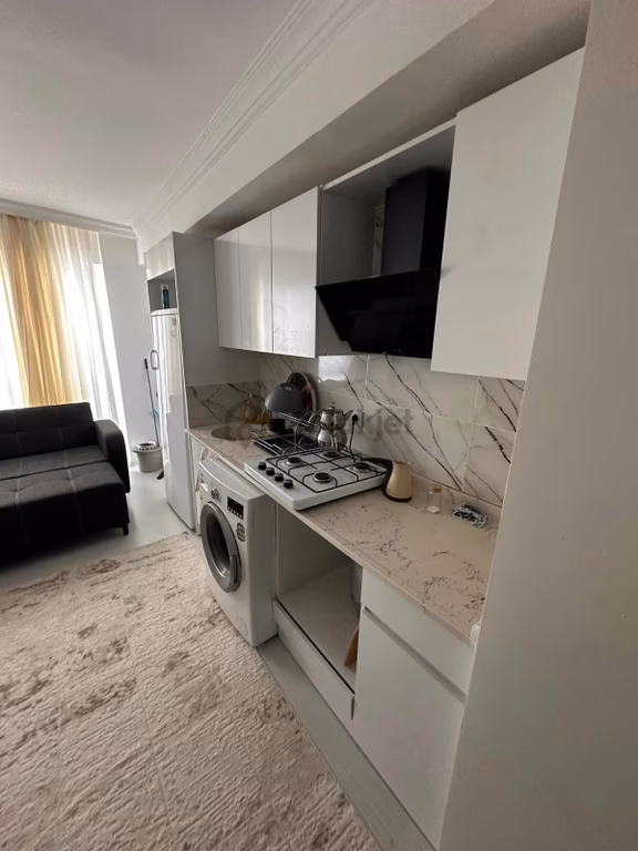 **depozitosuz**merkez Konumda Düzgün Bina Yeni Eşyalı 1+1** 1