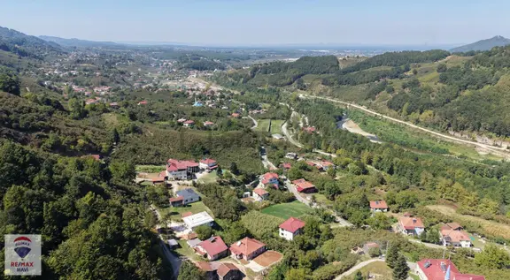 Akyazı Taşburunda Kırsal Yerleşik Alanda Manzaralı 1000 M² Arsa 1