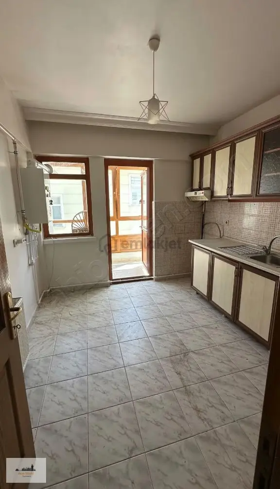 Karşıyaka Mahallesi Merkezi Konumda 3+1 Daire 1