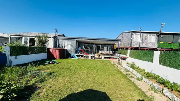 Homeros Hobi Bahçe İçinde 2+1 Verandalı Ev Olan Satılık Tarla 1