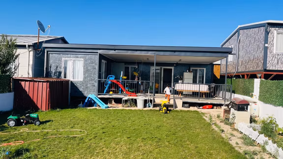Homeros Hobi Bahçe İçinde 2+1 Verandalı Ev Olan Satılık Tarla 2