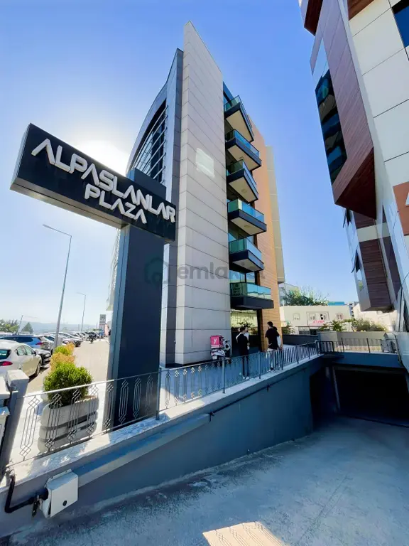 Beşevlerde Panoramik Manzaralı 155 M² Prestijli Ofis 1