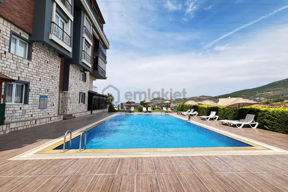 Yenifoça'da Butik Site İçinde 3+1 Bahçeli Dubleks Daire 2