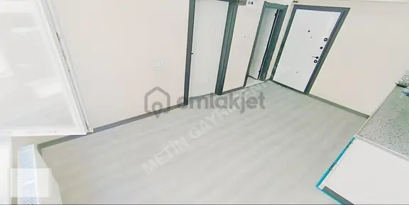 Metin Yapı'dan Asansör İskanlı Kombili Arakat 1+1 Satılık Daire! 2