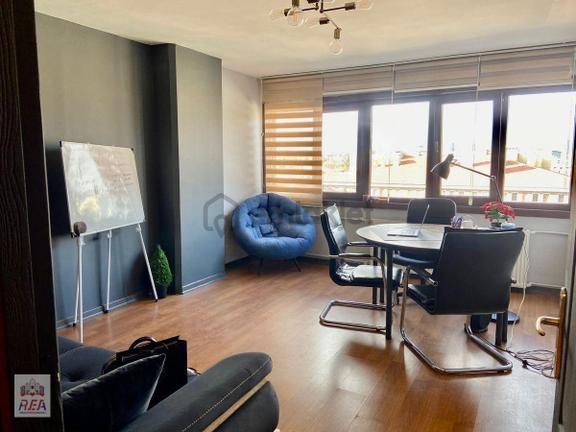 Necatibey Cadde Üzerinde 6.katta Bakımlı Ve Yapılı İşyeri 1