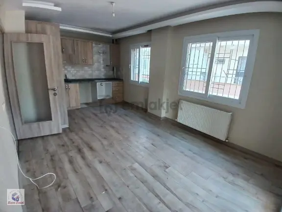 Bizim Emlak'tan Kırklarsırtı'nda 3+1 D.gazlı Arakat Kiralık Daire 1
