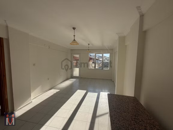 Dikili'de Denize 200'metre Gazipaşa'da Merkezi 2+1 Kiralık Daire 1