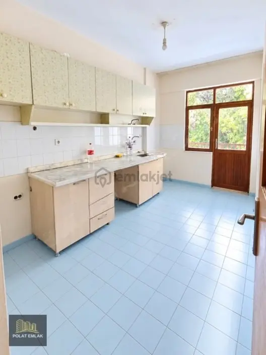 Konuksever/karacaoğlan Cadde Üstü Katta Asansörlü 3+1 Daire 1