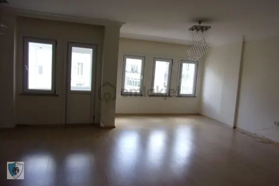 Tarabya Sitesinde 3+1 140 Metrekare Kiralık Ara Dublex 1