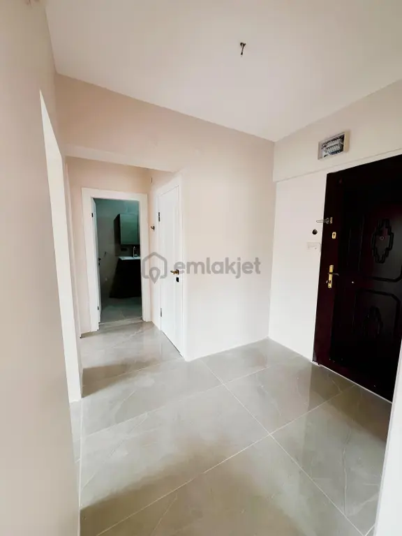 Aydınlıkevler'de Komple Yenilenmiş Hazır Kiracılı Fırsat 2+1! 2