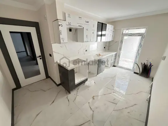 3+1 95 M2 Sıfır Vestiyerli Caddeye Çok Yakın Oturuma Hazır Daire 2