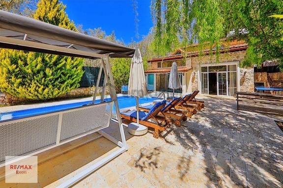 Kaş Sarıbelen'de (kalkan) Turizm Belgeli 2+1 Satılık Villa 2