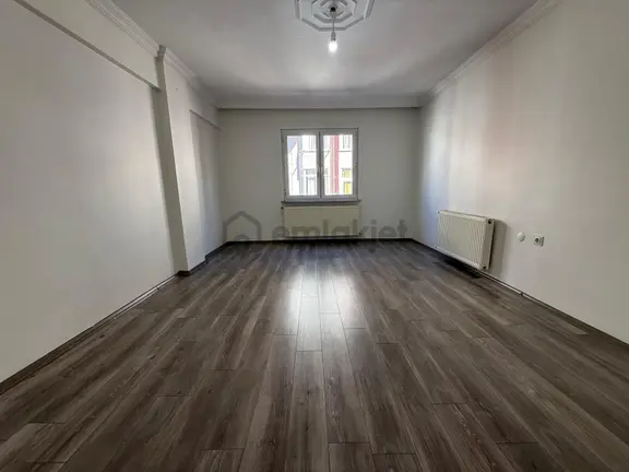 İstanbul House'dan Bahçelievler'de Geniş Masrafsız 2+1 Ara Kat 1