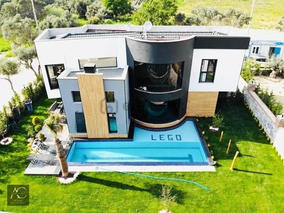 Merkeze Yakın-özel Havuz/otopark-yerden Isıtma-lüx-500 M2 Bahçe-akıllı Ev-tamamı Müstakil 1