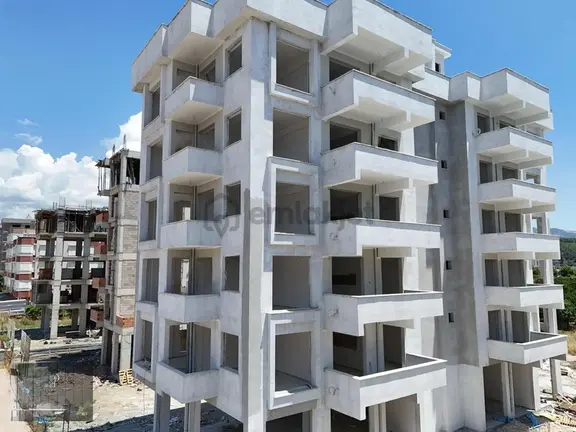 Kumluca Meydan Mahallesinde Geniş 2+1 Satılık Daire 2