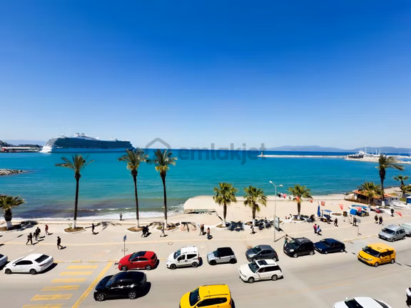Kuşadası'nda Kesintisiz Deniz Manzaralı Satılık Yalı Dairesi 2