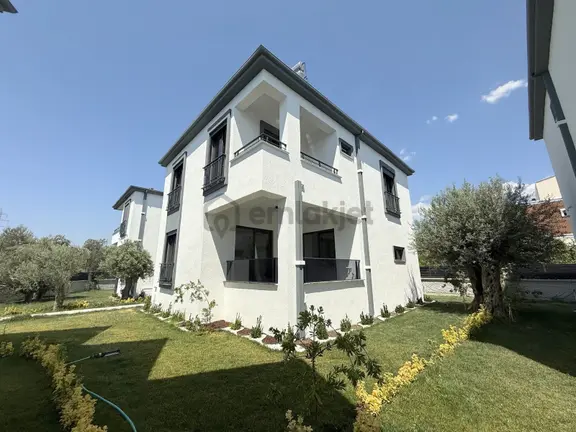 ▀güç'ten Zeytinli'de Geniş Bahçeli Ultra Lüx Tasarımlı 5+1 Villa 1