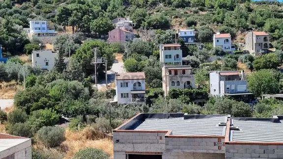 Yeni Foça Cumhuriyet Mah. Deniz Manzaralı Satılık 333 M2 Arsa 2