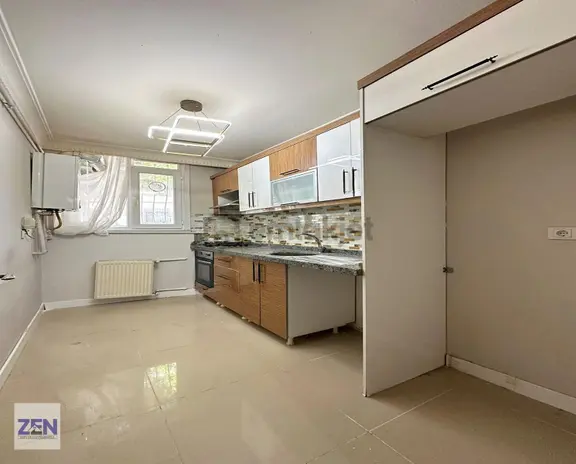 Metrobüse Yakın Merkezde 2+1 Kiralık Bahçe Katı 2