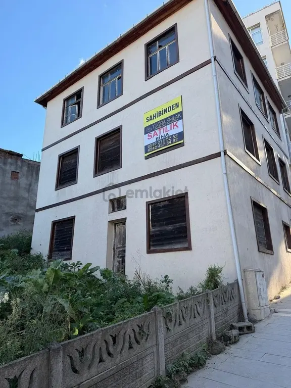 Tuğba Emlak'tan Ünye Tam Meydanda 270 M² İmarlı Arsa İçinde Satılık 3 Katlı Binaaçıklamayı Okuyunuz 2