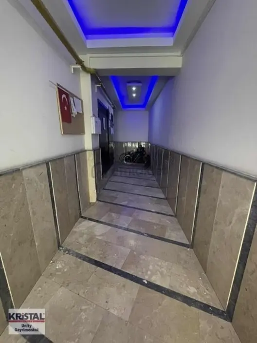 Çamlıca'da Bulvar Cepheli Ara Kat Asansörlü Kiralık 2+1 2
