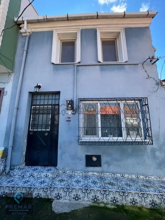 Ayvalık Merkez'de Teraslı 2 Katlı 2+1 Taş Rum Evi 1