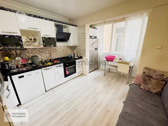 Ergünden Pirireiste Silifke Cad Gmk'yakın Satılık 3+1 Daire 2