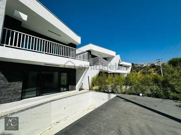 Sahıle 500 M-özel Havuz-yerden Isıtma-lüx-300 M2 Bahçe-akıllı Ev-tamamı Müstakil-fırsat Villa 1