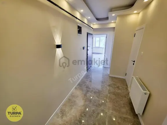 Karşıyaka Bahariye'de Tadilatlı, Geniş 2+1 Satılık Daire 1