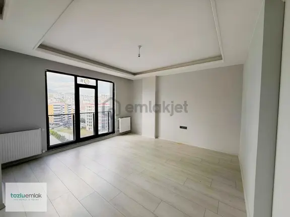 Tozluemlak'tan Atakent Merkezi Konumda Geniş Cam Balkonlu 1+1! 2