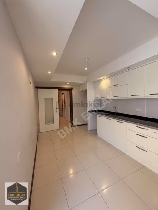 Eskicami Mahallesi Atatürk Ortaokulu Yanı Site İçi Kiralık 3+1 1