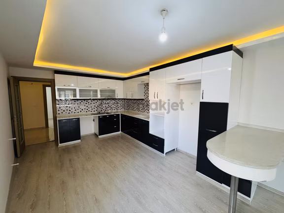 Davutlar'da Ara Kat Çift Balkon Ebeveyn Banyolu 3+1 Daire 1