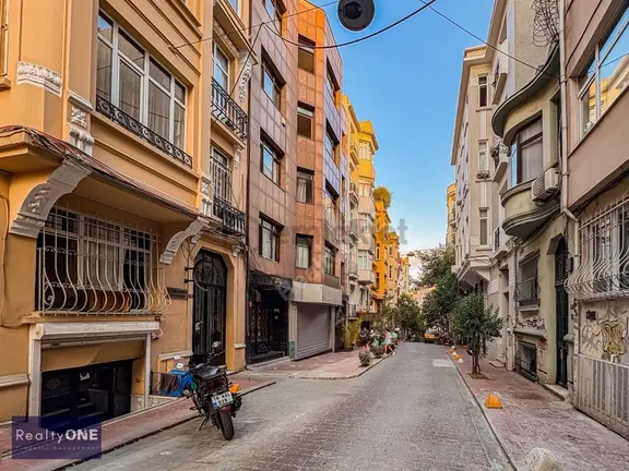 R-one Cihangir'de Yeni Bina | 5 Daire + Dubleks 1