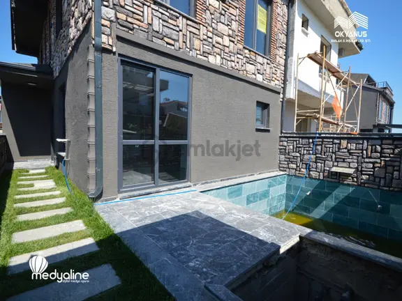 Sakarya Kocaali De Deniz Manzaralı Havuzlu Ön Cephe Satılık 3+1 Villa 1