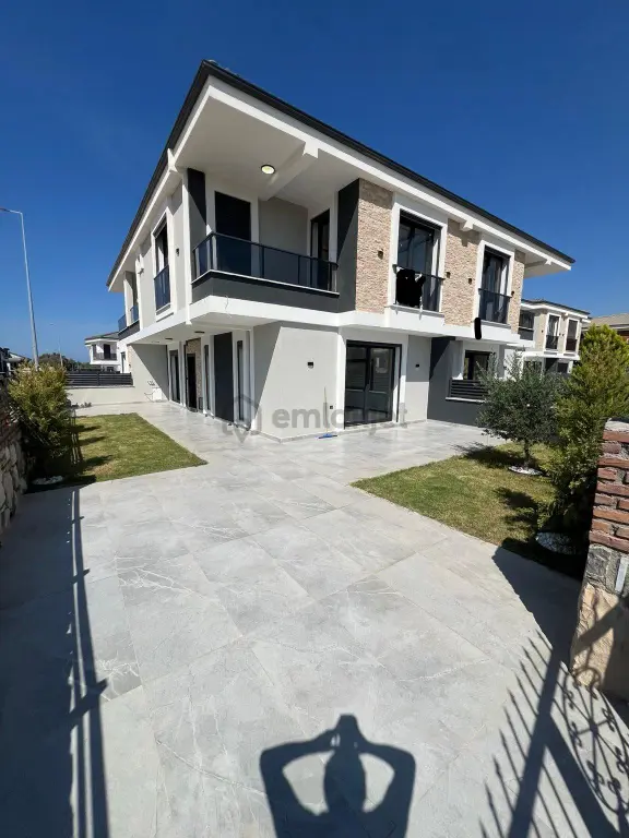 Didimde Geniş Bahçeli Muhteşem Konumda Ayrı Mutfak 3+1 Villa🔥 2